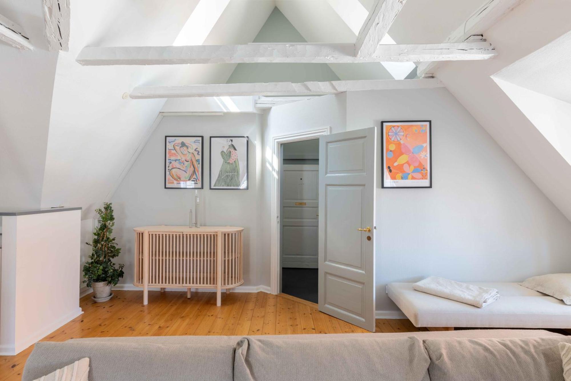 Unique W Exposed Beams Next To Tivoli Lejlighed